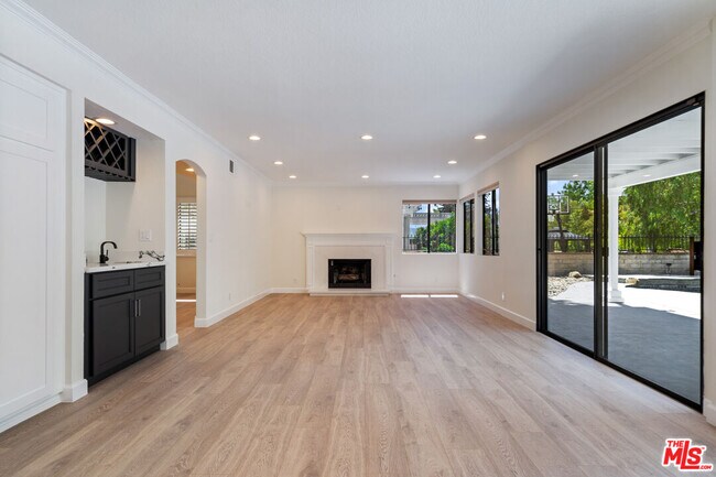Building Photo - 6143 Lake Lindero Dr