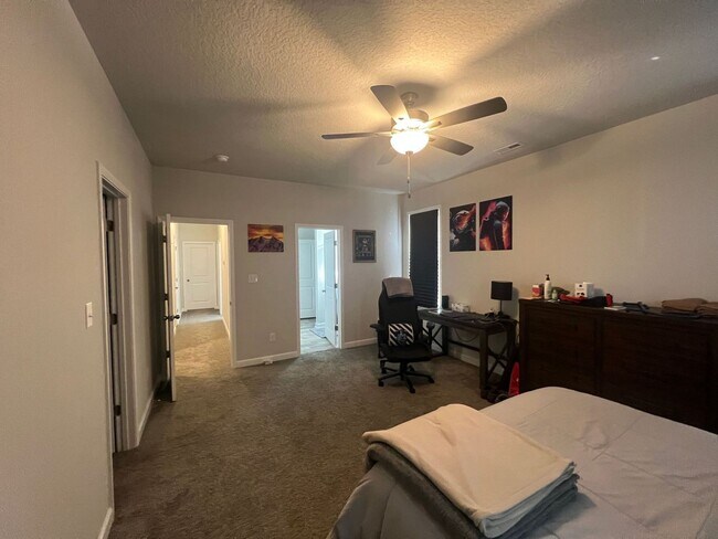 Building Photo - 210 Shallowbag Bay Ln