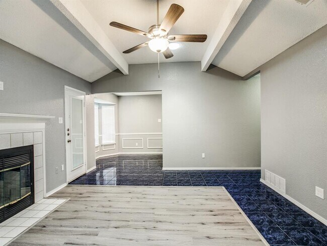 Building Photo - 6607 W Lynn Creek Dr