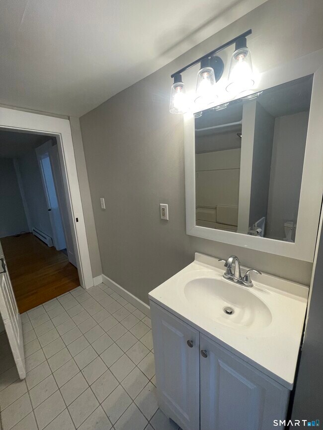 Building Photo - 9 Hicksville Rd