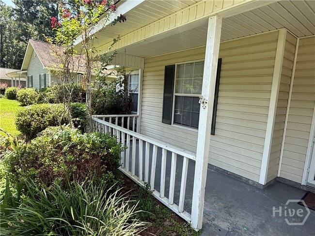 Building Photo - 211 Woodbury Ln