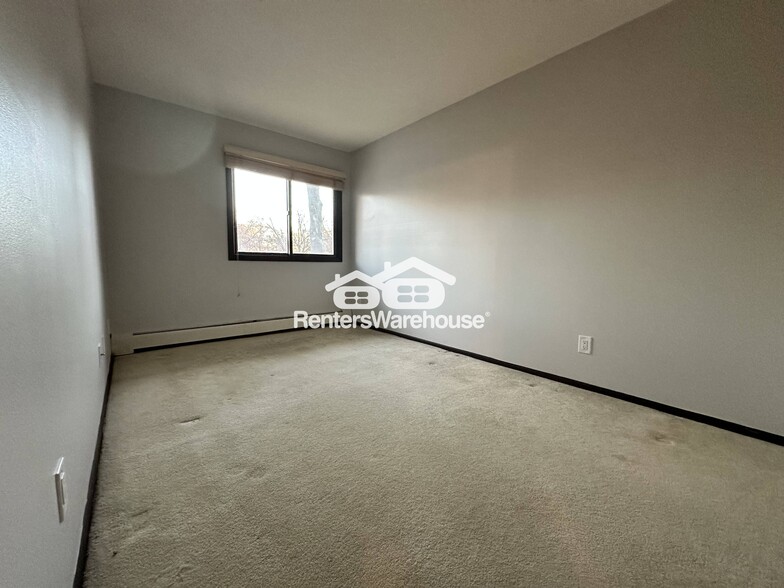 Building Photo - 1601 N Innsbruck Dr