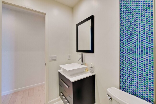 Building Photo - 1108 Shoreline Dr
