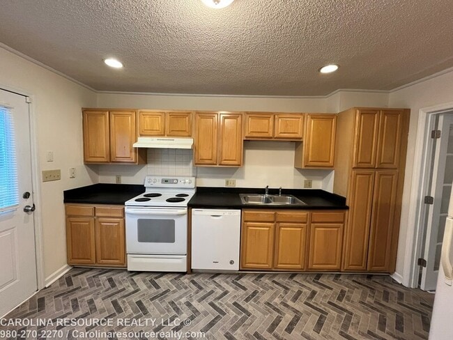Building Photo - 4535 Dawnwood Dr