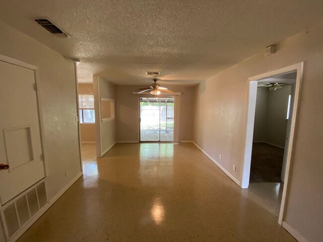 Building Photo - CUTE 3 BR IN UNIVERSAL CITY W/ EASY ACCESS...
