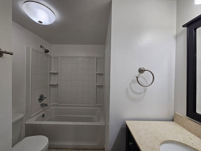 Building Photo - 5926 S Willow Way