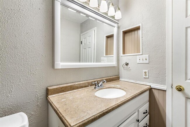 Building Photo - 1202 Wroxton Way