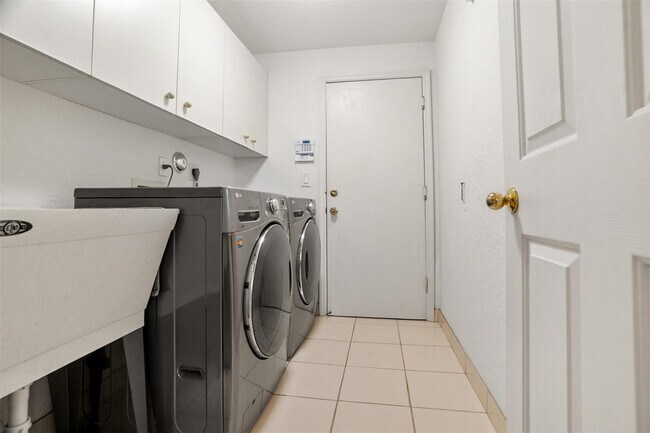 Building Photo - 1012 SW 156th Ave