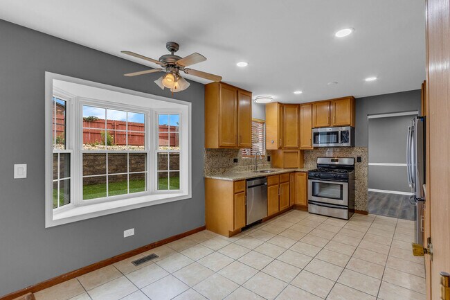 Building Photo - 2S601 River Oaks Dr