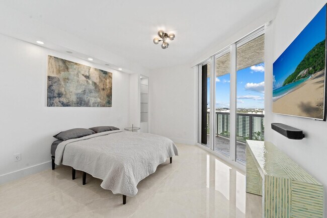 Building Photo - 3100 N Ocean Blvd