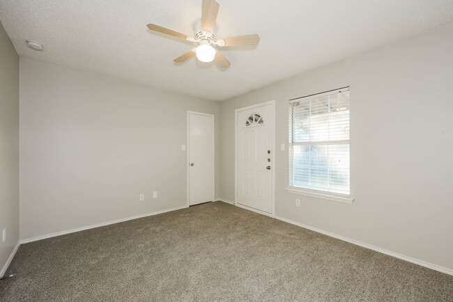 Building Photo - 1521 Becky Ln