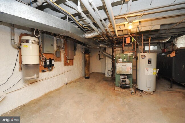 Building Photo - 1420 Creek Road Trail