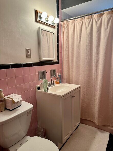 Building Photo - 19 Boston Ave