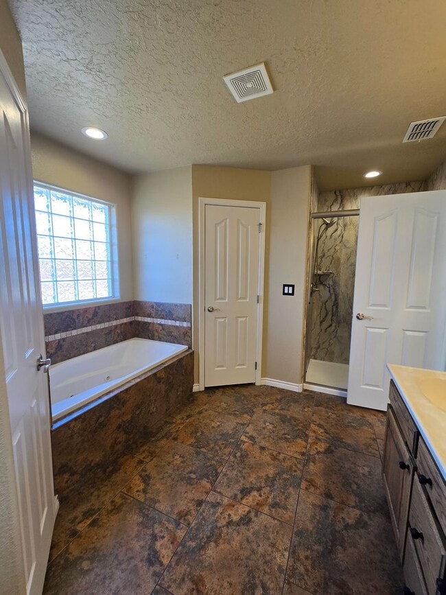 Building Photo - 4224 Sandstone Dr