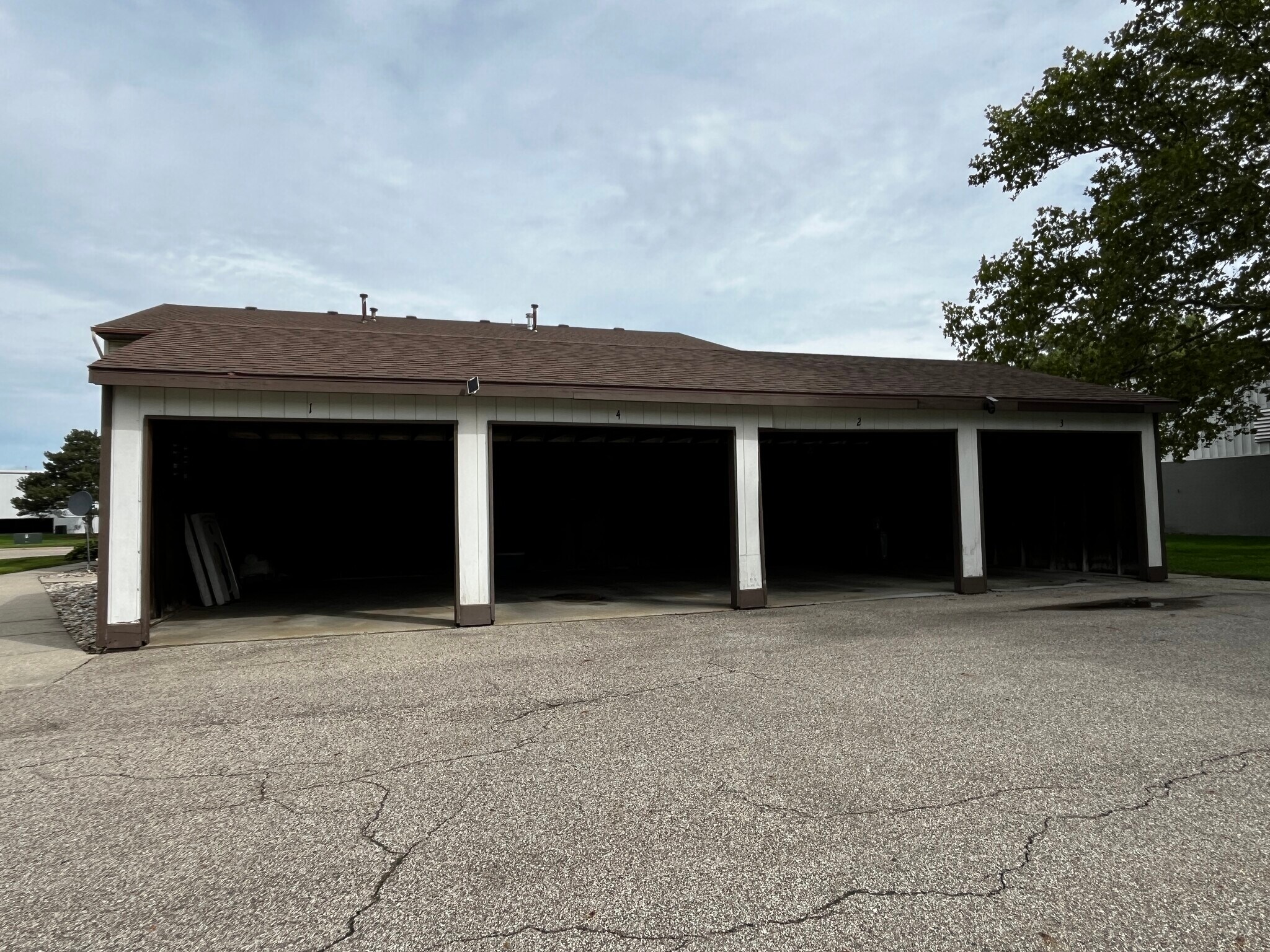 Building Photo - 100 E Roosevelt Ave