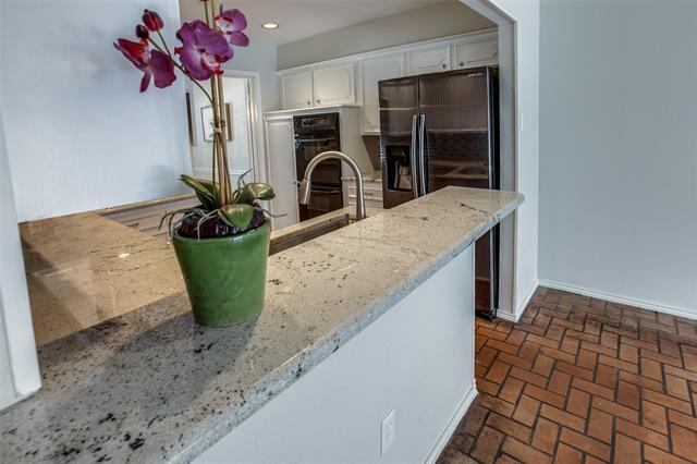 Building Photo - 7758 Dentcrest Dr