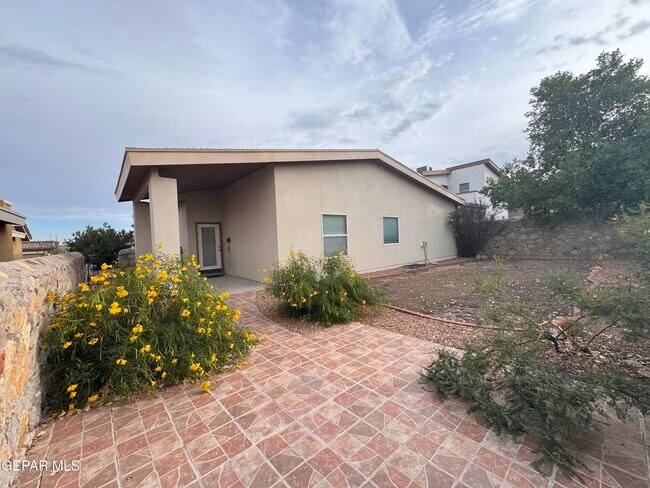 Building Photo - 6700 Hermoso Del Sol Dr