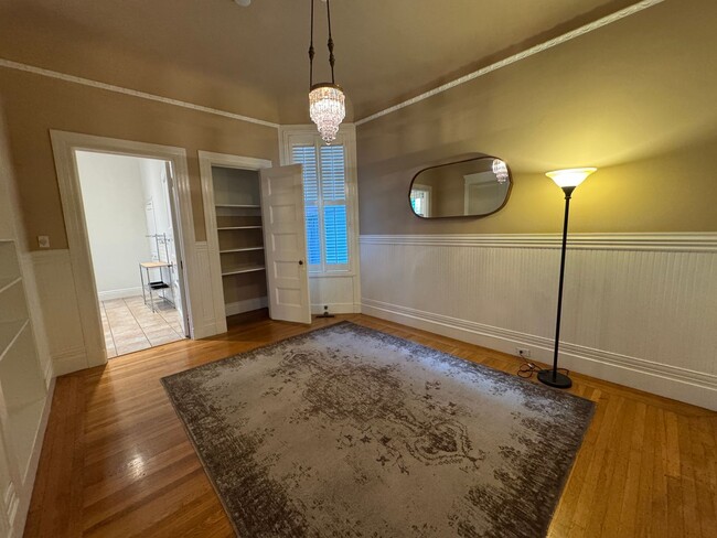 Building Photo - Elegant and Remodeled 3BR Victorian Flat n...