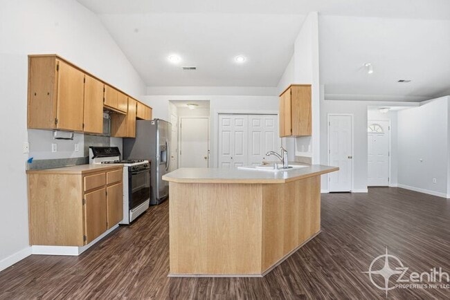 Building Photo - 15605 NE 92nd St