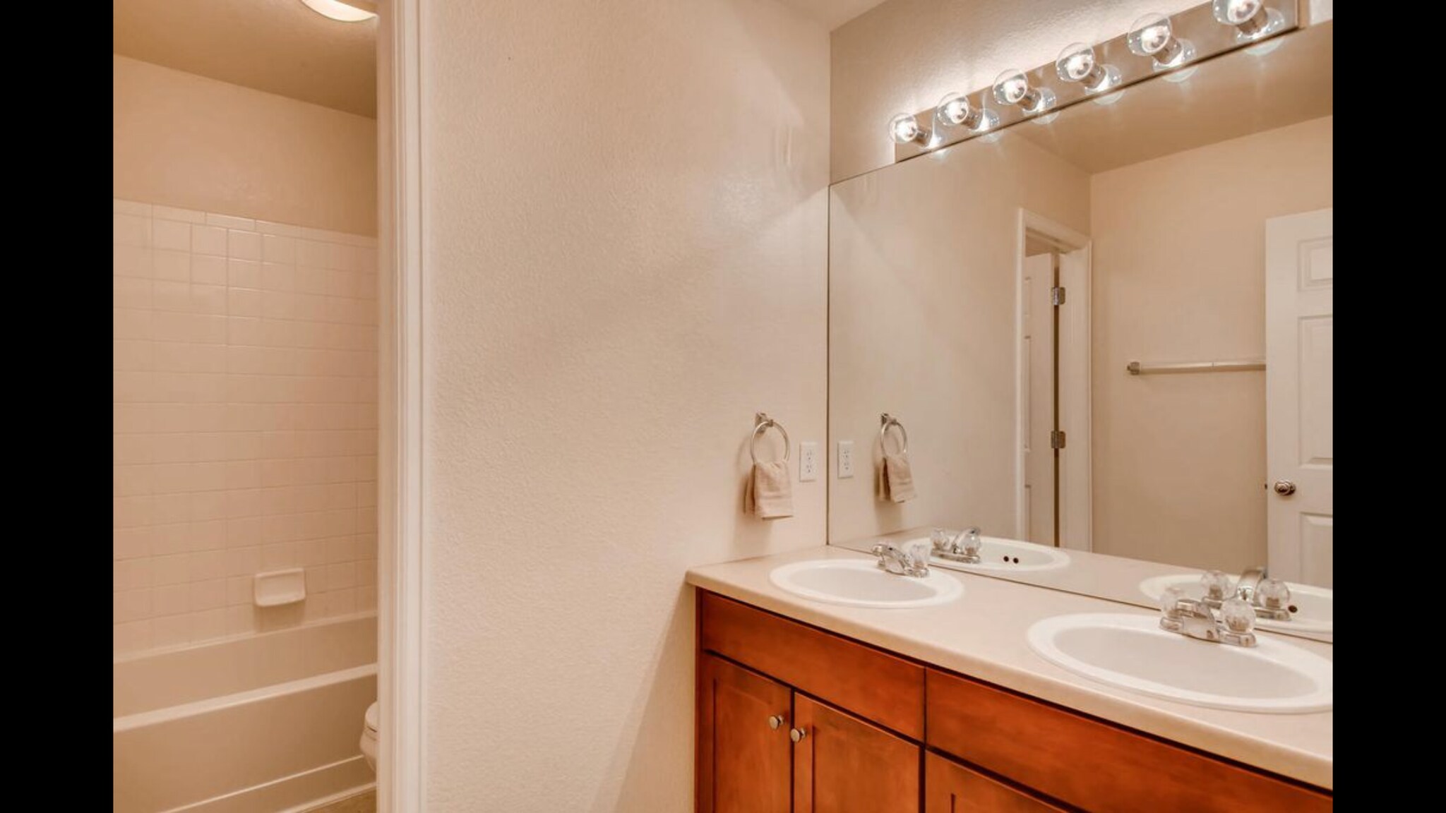 Building Photo - 324 E Fountain Blvd