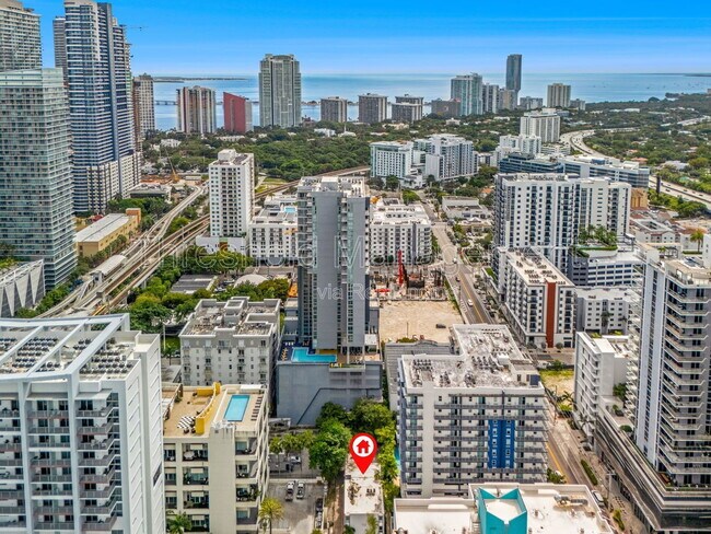 Building Photo - 150 SW 10th St