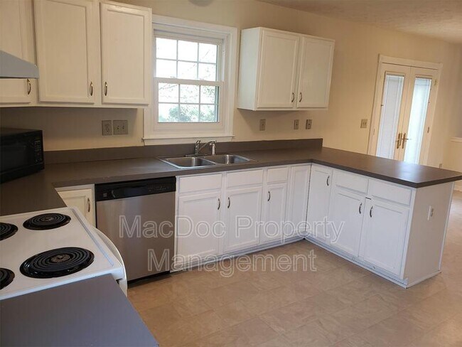 Building Photo - 7620 Regency Glen Dr