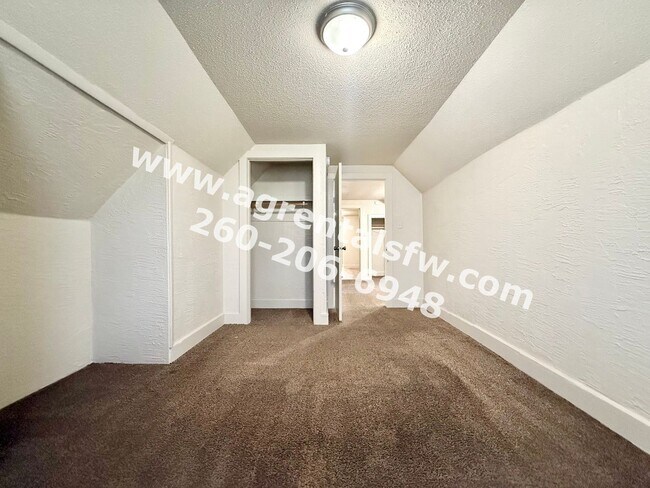 Building Photo - 2828 Raymond St