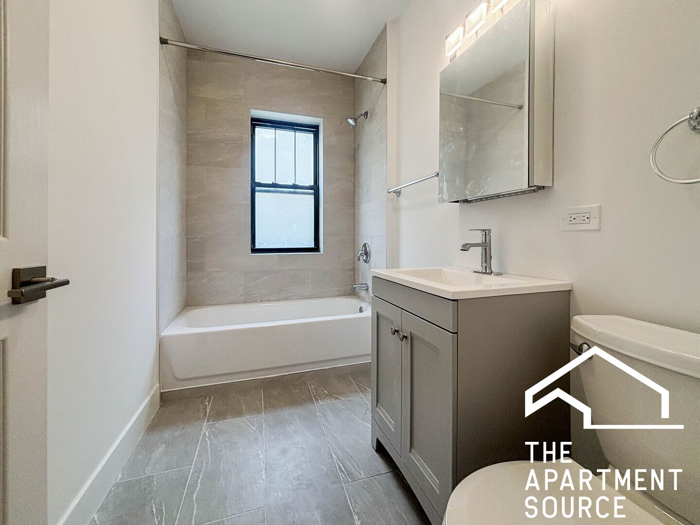 Building Photo - 1944 W Wilson Ave