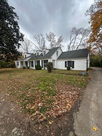 Building Photo - TWO MINUTES TO GREEN HILLS MALL