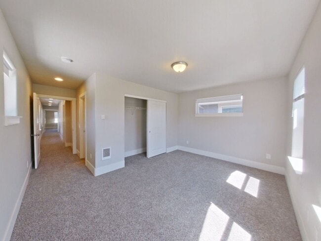 Building Photo - 335-337 NW 18th St.