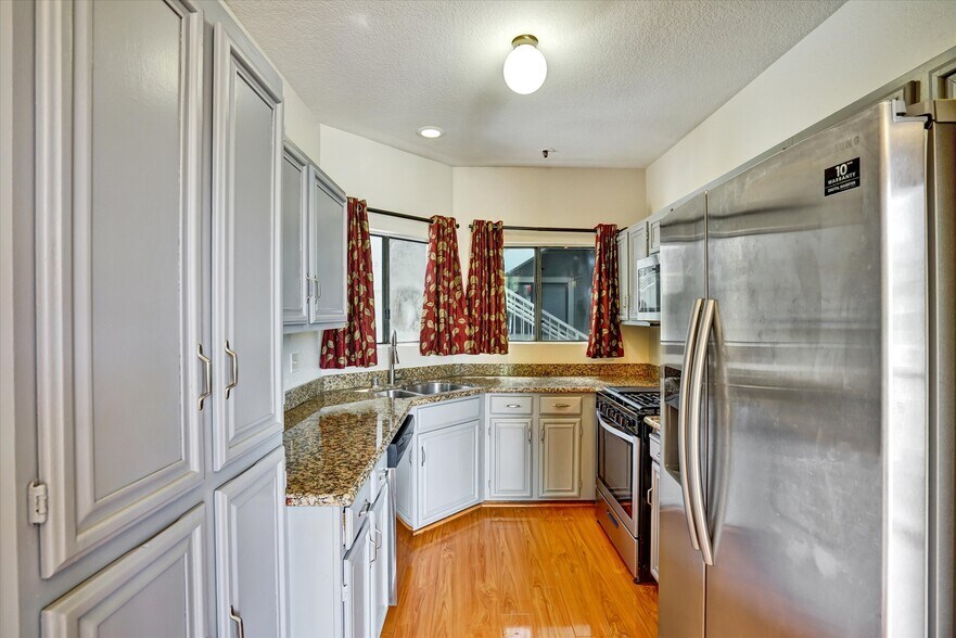 Building Photo - 3402 Pinewood Terrace