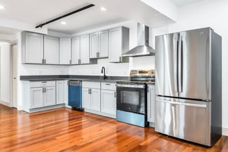 Building Photo - 2 Charles St