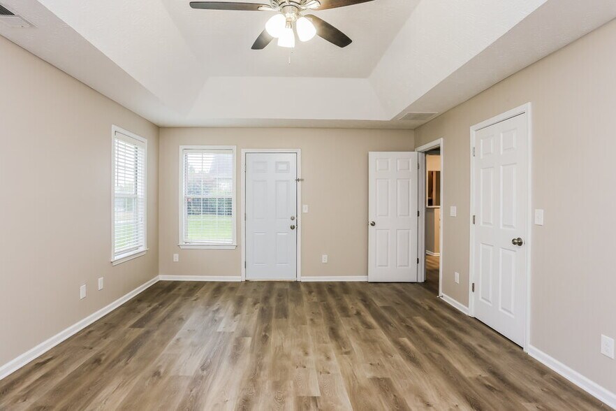 Building Photo - 8079 Clearview Cir