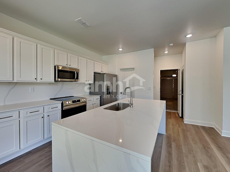 Building Photo - 935 Carnelian Ln