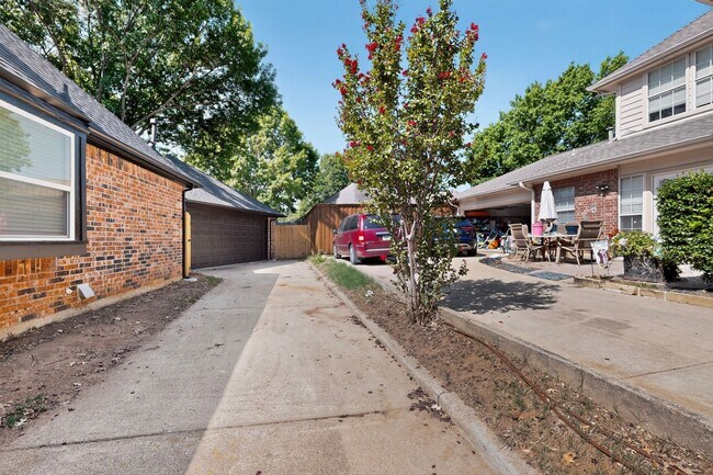 Building Photo - Keller Gem Looking TO Be Your Home!!!