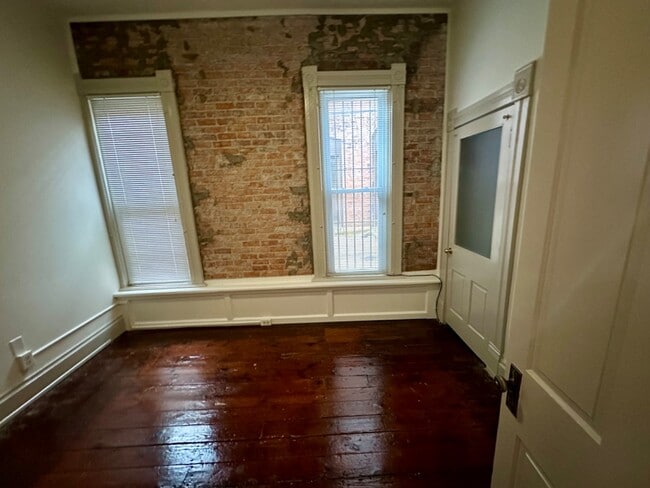 Building Photo - 612 Adams St
