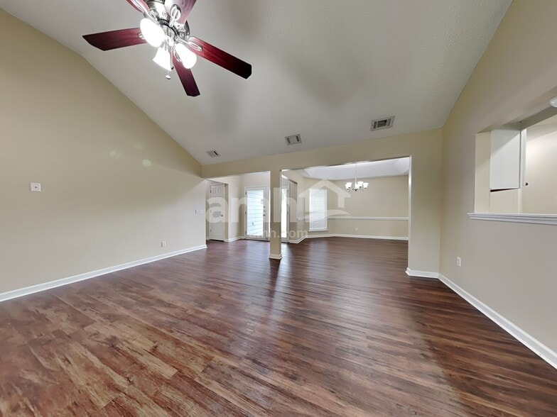 Building Photo - 102 Kathryns Ct