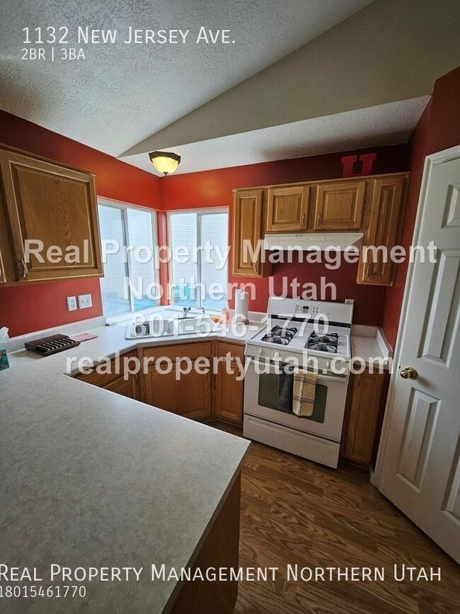Building Photo - 1132 150 W