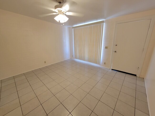 Building Photo - 3423 E Flower St