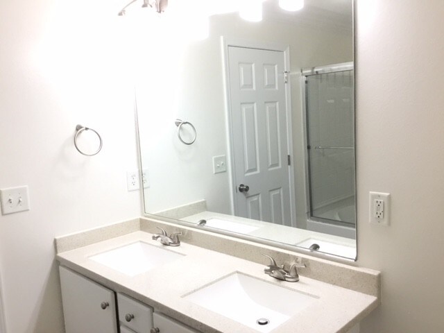 Building Photo - 1825 Chatfield Dr