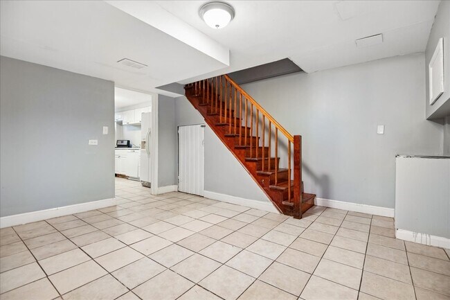 Building Photo - 3914 Erdman Ave