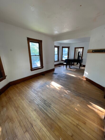 Building Photo - 108 Buell St