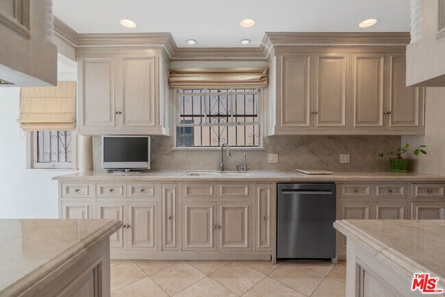 Building Photo - 1511 Pandora Ave
