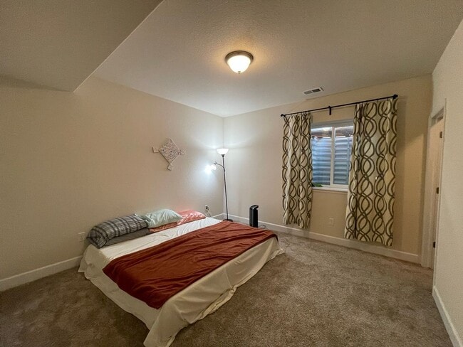 Building Photo - Beautiful 4 Bedroom Ranch Home For Rent