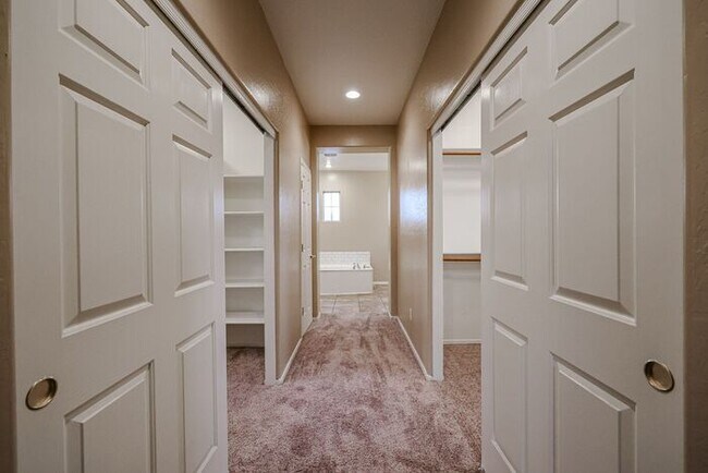 Building Photo - COMING SOON !! Spacious 4 Bed, 2.5 Bath 2 Story Home in Shadow Ridge Community/ Chandler