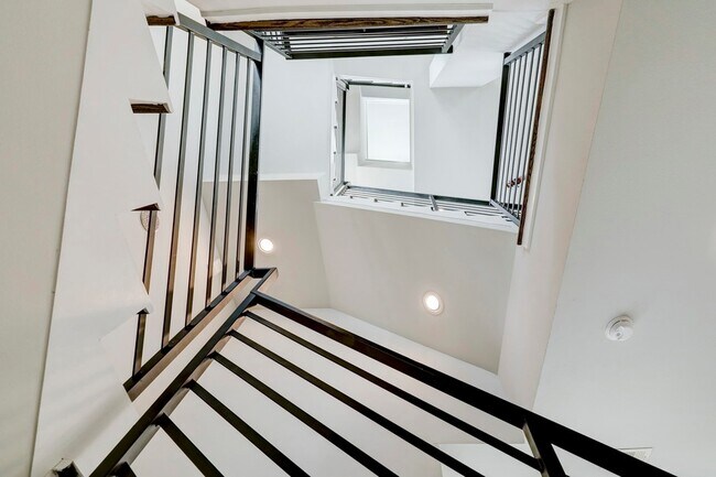 Building Photo - 5622 Kiam St