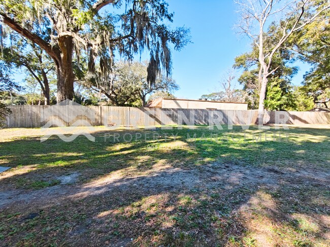 Building Photo - Quiet 2 Bedroom Retreat Available Now – Pets Welcome!