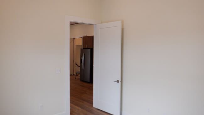 Building Photo - 2 bed / 1 bath Condo Living North End of T...