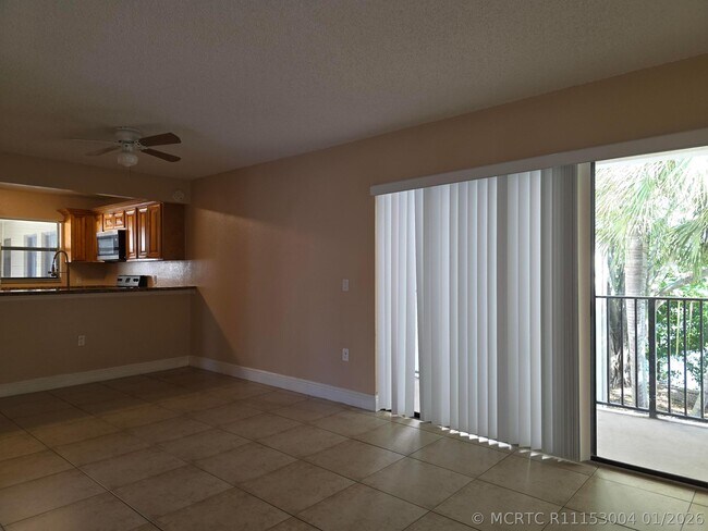 Building Photo - 1542 Lake Crystal Dr