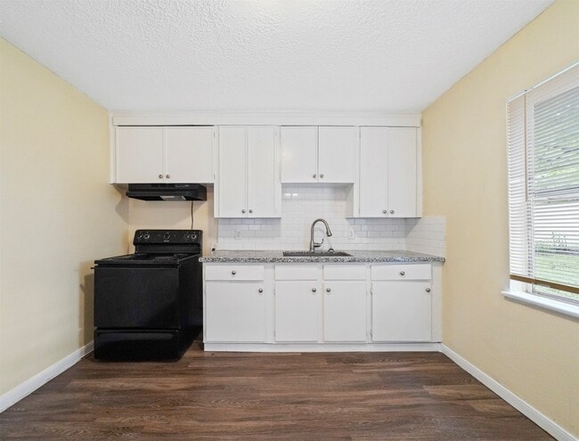 Building Photo - 2509 Lancaster Ln